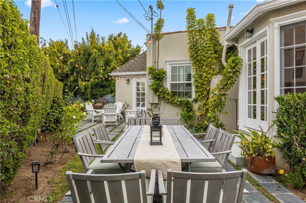 Garden dining table between the hedges
